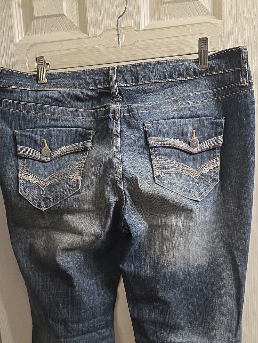 Decree Women's Dark Blue Boot-Cut Jeans with Embroidered Back Pockets Size 15